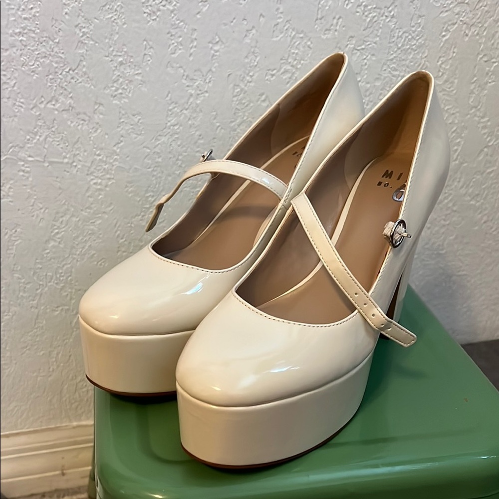 Platform heels beige